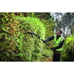Dewalt 20V MAX Lithium-Ion Cordless Pole Hedge Trimmer Kit (4 Ah) - DCPH820M1 -PowerPro Tools dewndcph820m1 d