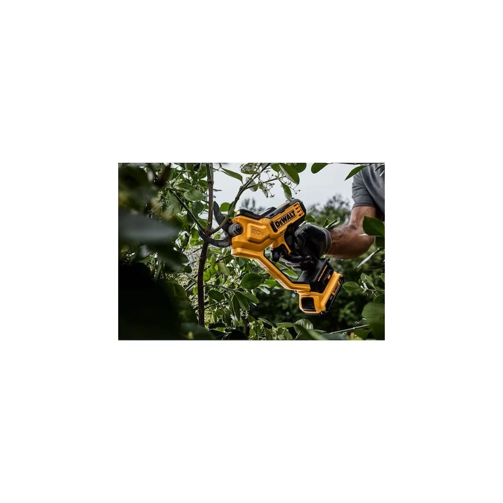 Dewalt 20V MAX Lithium-Ion 1-1/2 In. Cordless Pruner (2 Ah) - DCPR320D1 10 Dewalt 20V MAX Lithium-Ion 1-1/2 In. Cordless Pruner (2 Ah) - DCPR320D1 - Image 8