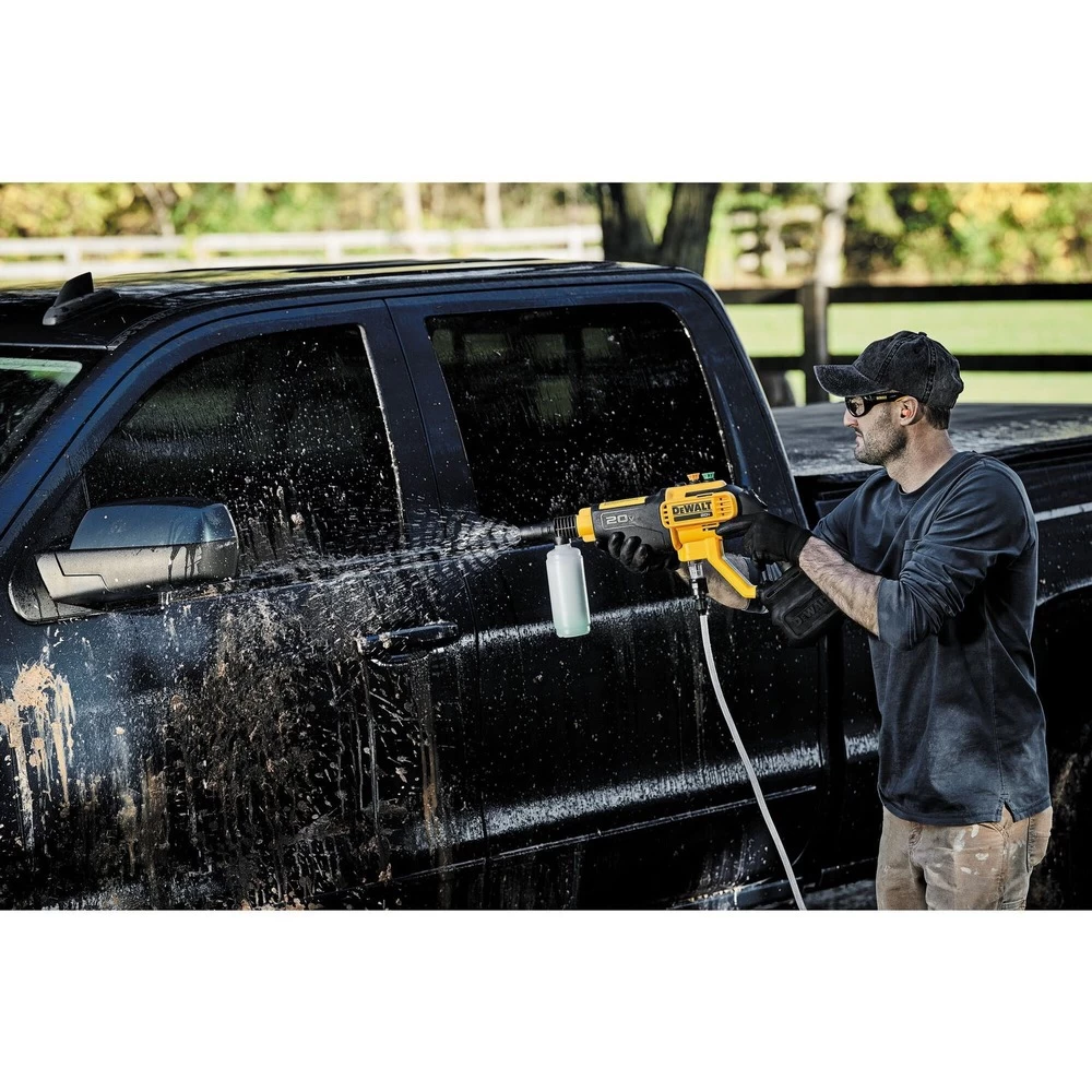 Dewalt 20V MAX 550 PSI Cordless Power Cleaner Kit (5 Ah) - DCPW550P1 10 Dewalt 20V MAX 550 PSI Cordless Power Cleaner Kit (5 Ah) - DCPW550P1 - Image 8