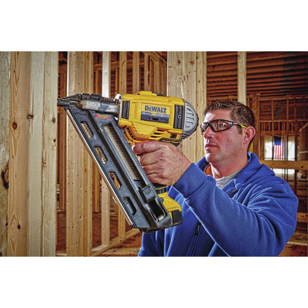 Factory Reconditioned Dewalt 20V MAX XR Dual Speed Lithium-Ion 30 Degrees Cordless Paper Collated Framing Nailer Kit (4 Ah) - DCN692M1R 10 Factory Reconditioned Dewalt 20V MAX XR Dual Speed Lithium-Ion 30 Degrees Cordless Paper Collated Framing Nailer Kit (4 Ah) - DCN692M1R - Image 8